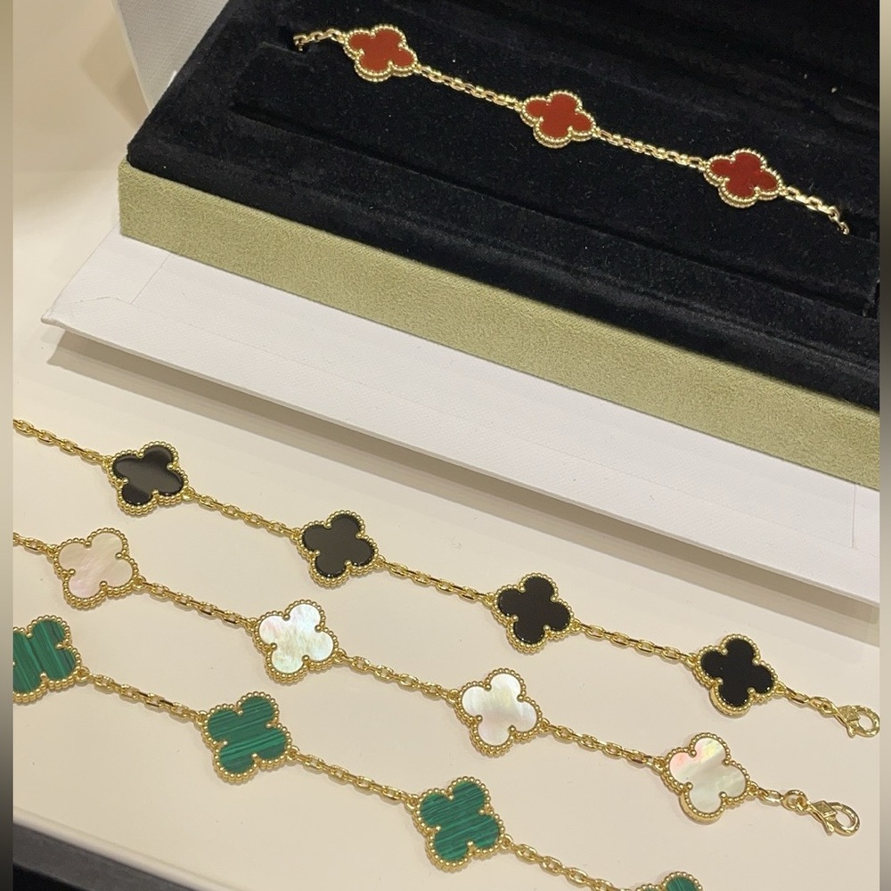 New 18K Gold Plated 5 Motifs Clovers Bracelet